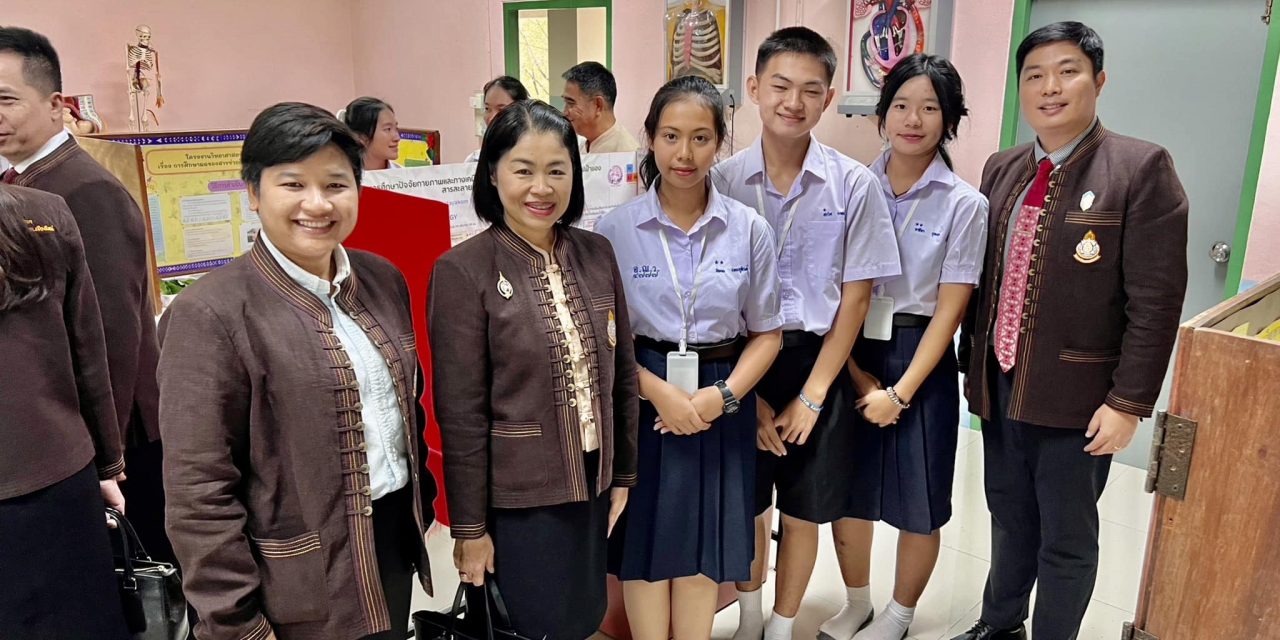 นำนักเรียนเข้าร่วมกิจกรรมการแข่งขันศิลปหัตถกรรมนักเรียน ครั้งที่ 71
