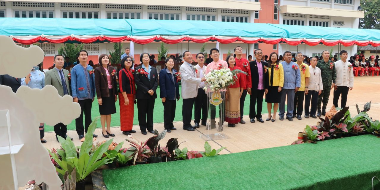 พิธีทำบุญเปิดป้ายอาคารเรียนหลังใหม่ และทอดผ้าป่าสามัคคีเพื่อการศึกษา โดยมีท่านกฤตพล รชตเมธานนท์ เป็นประธานในพิธีเปิดอาคารเรียนหลังใหม่ “อาคาร 30 ปี อรุณรัศมี”