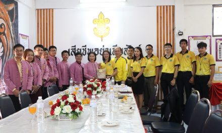 ต้อนรับคณะครูโรงเรียนจอมทอง จังหวัดเชียงใหม่ เดินทางมาศึกษาดูงานโรงเรียนดีวิถีลูกเสือ ณ ห้องลูกเสือ โรงเรียนอรุโณทัยวิทยาคม