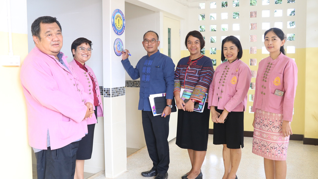 รับการกำกับ ติดตาม การจัดสรรงบประมาณเพื่อสนับสนุนการดำเนินโครงการป้องกันและแก้ไขปัญหายาเสพติดในสถานศึกษา และการพัฒนาการจัดการศึกษาโรงเรียนที่ตั้งในพื้นที่ลักษณะพิเศษและความก้าวหน้าการดำเนินงานโครงการสุขาดี มีความสุข