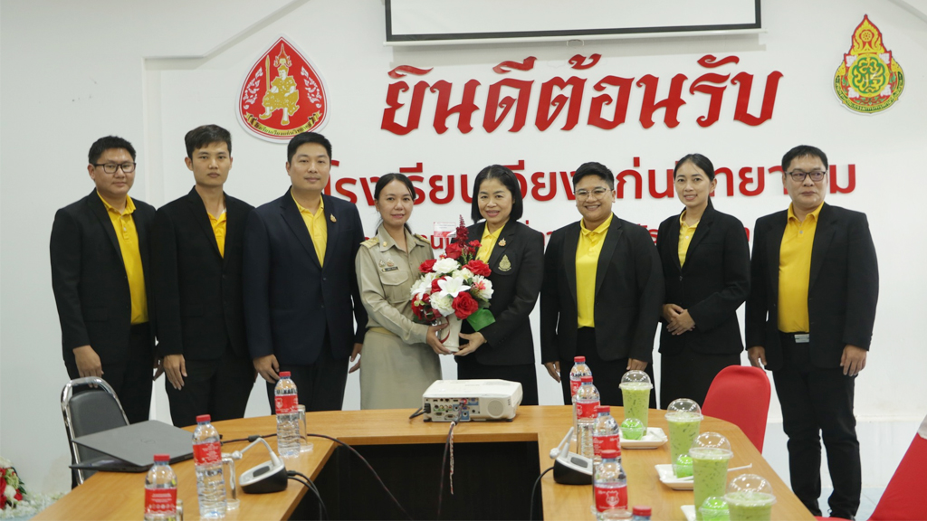 ร่วมแสดงความยินดีกับ นางสาวบุษบา ค้าแก้ว เนื่องในโอกาสย้ายไปดำรงตำแหน่งครู ณ โรงเรียนเวียงแก่นวิทยาคม