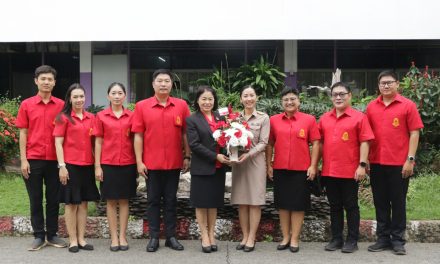 ร่วมแสดงความยินดีกับ นางสาวปนัดดา ฝาเรือนดี เนื่องในโอกาสย้ายไปดำรงตำแหน่งครู ณ โรงเรียนร้องกวางอนุสรณ์