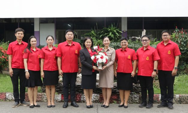 ร่วมแสดงความยินดีกับ นางสาวปนัดดา ฝาเรือนดี เนื่องในโอกาสย้ายไปดำรงตำแหน่งครู ณ โรงเรียนร้องกวางอนุสรณ์