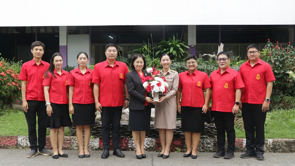 ร่วมแสดงความยินดีกับ นางสาวปนัดดา ฝาเรือนดี เนื่องในโอกาสย้ายไปดำรงตำแหน่งครู ณ โรงเรียนร้องกวางอนุสรณ์