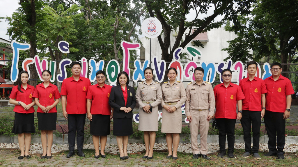 ร่วมแสดงความยินดีกับ นางสาวปาหนัน กันหาสินธุ์ เนื่องในโอกาสย้ายไปดำรงตำแหน่งครู ณ โรงเรียนอุโมงค์วิทยาคม