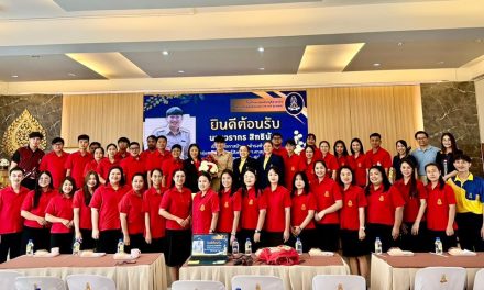 ร่วมแสดงความยินดีกับ คุณครูวรากร สิทธิน้อย เนื่องในโอกาสย้ายไปดำรงตำแหน่งครูโรงเรียนนวมินทราชูทิศ พายัพ