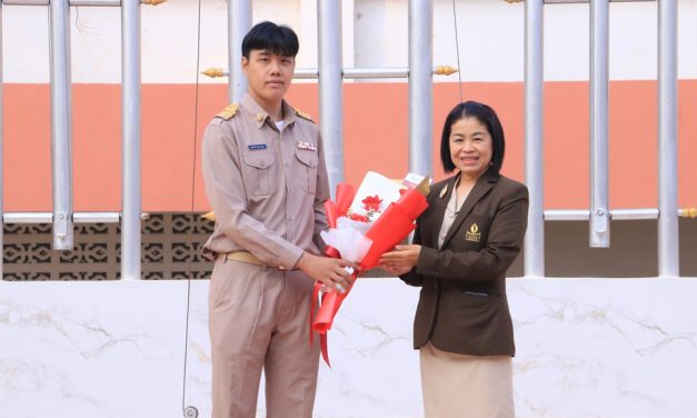 ขอแสดงความยินดีกับนายอัครวินท์ รัตนวรางค์กุล ครูกลุ่มสาระวิทยาศาสตร์และเทคโนโลยี เนื่องในโอกาสสำเร็จการศึกษาระดับปริญญาตรี