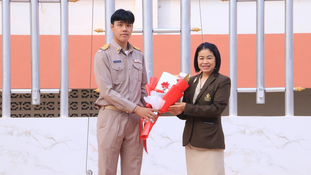 ขอแสดงความยินดีกับนายอัครวินท์ รัตนวรางค์กุล ครูกลุ่มสาระวิทยาศาสตร์และเทคโนโลยี เนื่องในโอกาสสำเร็จการศึกษาระดับปริญญาตรี