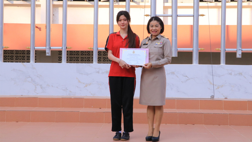 มอบรางวัลยอดนักบันทึก กิจกรรมส่งเสริมนิสัยรักการอ่าน “บันทึกรักการอ่าน” ประจำภาคเรียนที่ 2 ปีการศึกษา 2567