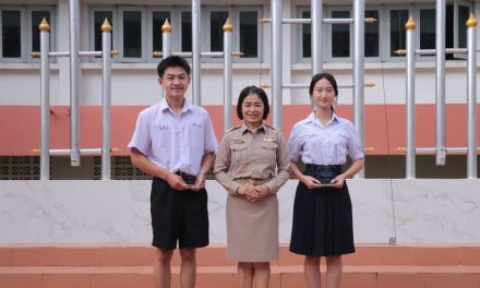 โรงเรียนอรุโณทัยวิทยาคม กล่าวต้อนรับครูวิชาภาษาจีนและครูพี่เลี้ยงเด็กพิการ พร้อมทั้งจัดกิจกรรมมอบโล่ประกาศเกียรติคุณ