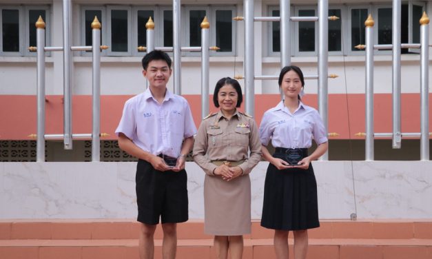 โรงเรียนอรุโณทัยวิทยาคม กล่าวต้อนรับครูวิชาภาษาจีนและครูพี่เลี้ยงเด็กพิการ พร้อมทั้งจัดกิจกรรมมอบโล่ประกาศเกียรติคุณ