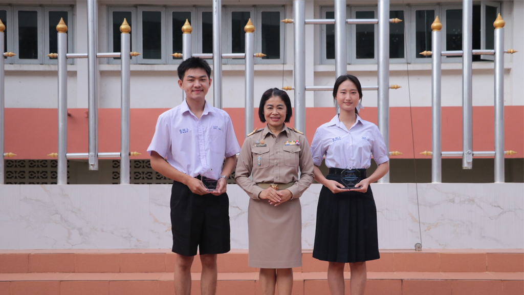 โรงเรียนอรุโณทัยวิทยาคม กล่าวต้อนรับครูวิชาภาษาจีนและครูพี่เลี้ยงเด็กพิการ พร้อมทั้งจัดกิจกรรมมอบโล่ประกาศเกียรติคุณ
