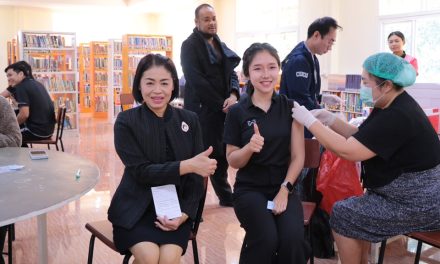 คณะครูโรงเรียนอรุโณทัยวิทยาคม รับวัคซีนป้องกันไข้หวัดใหญ่