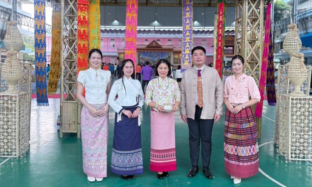 ร่วมงาน “พิธีสระเกล้าดำหัว ผู้บริหารอาวุโส ตามประเพณีปีใหม่เมือง” ประจำปี ๒๕๖๙ ซึ่งจัดโดยเครือข่ายส่งเสริมประสิทธิภาพการจัดการศึกษามัธยมศึกษาเชียงใหม่