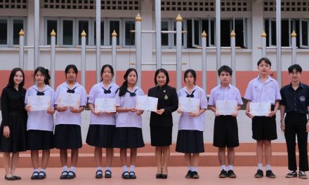 มอบเกียรติบัตรรางวัลแก่นักเรียนที่ได้รับรางวัลจากการเข้าร่วมการแข่งขันศิลปหัตถกรรม ครั้งที่ 73 ณ โรงเรียนฝางชนูปถัมภ์