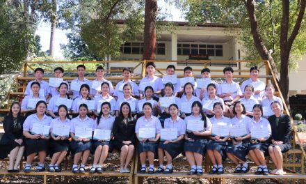 ร่วมแสดงความยินดีแก่นักเรียนชั้น ม.6/3 จำนวน 33 คน ที่ได้สำเร็จการศึกษาหลักสูตร “ศิลป์ภาษาจีนธุรกิจ 4.0” จากสถาบันปัญญาภิวัฒน์