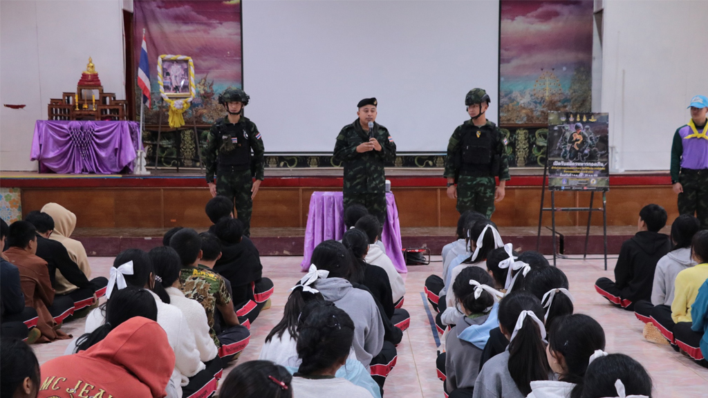 การอบรมนักเรียนยุวชนทหารโรงเรียนอรุโณทัยวิทยาคม จากกองบังคับการควบคุมผาดง หน่วยเฉพาะกิจไชยานุภาพ